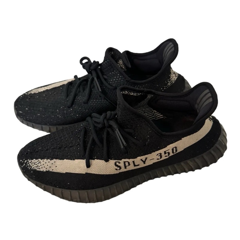 Men’s size 12 - adidas YEEZY boost 350 v2 Low Oreo GREAT CONDITION - Picture 1 of 7